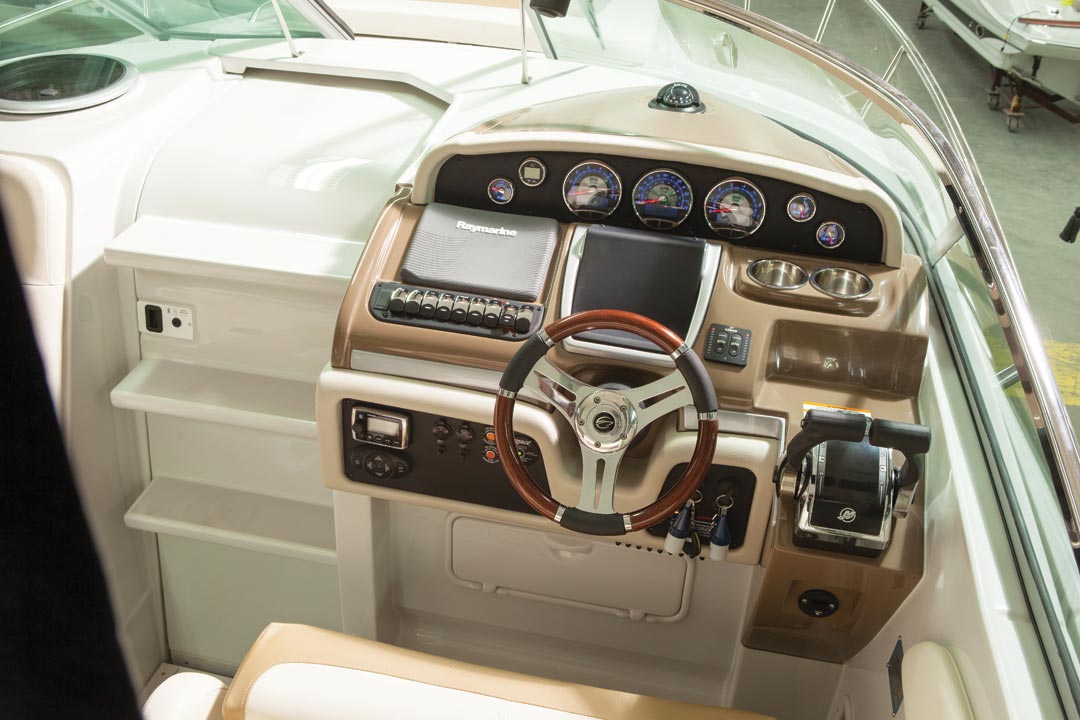 crownline-boats-cruiser-cr-294cr-feature-05
